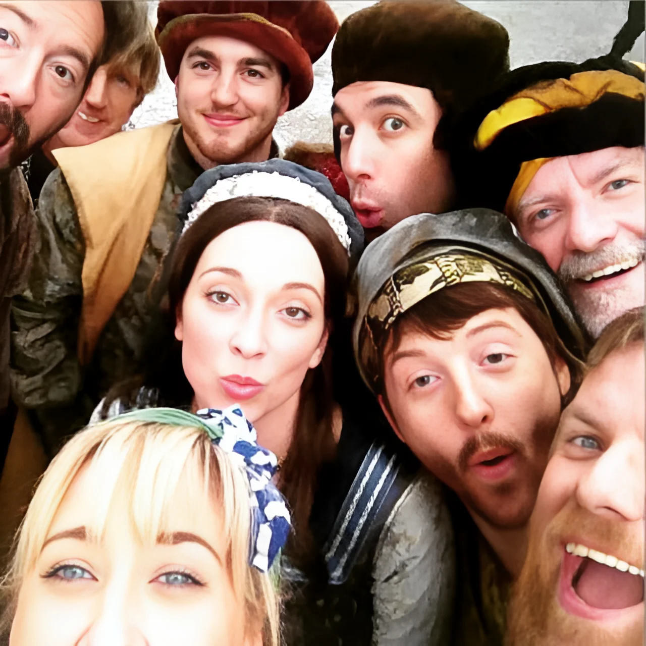 Phoenix extras Looking happy!